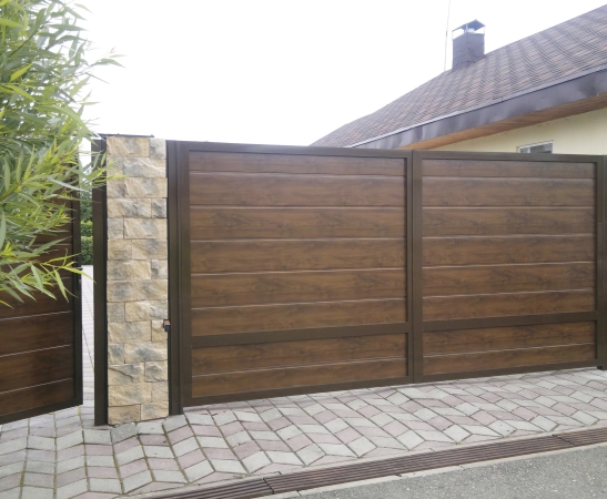 Распашные ворота в Светлограде