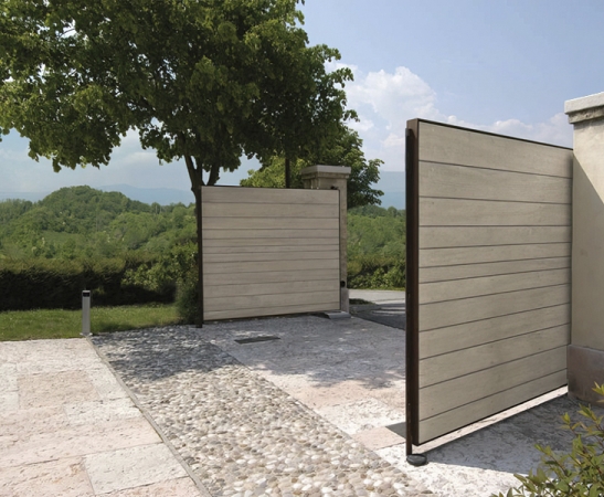 Въездные ворота в Светлограде